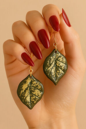 Verdora Altın Detaylı Yaprak Küpe – El Yapımı, Şık ve Doğal Tasarım