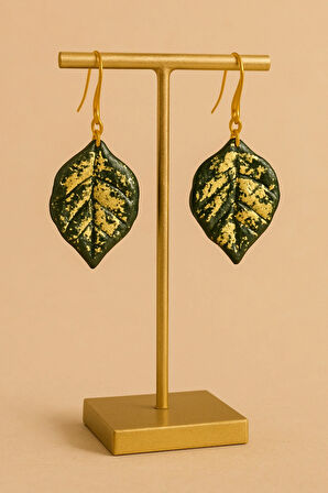 Verdora Altın Detaylı Yaprak Küpe – El Yapımı, Şık ve Doğal Tasarım