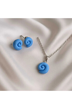 Maréa – El Yapımı Mavi Spiral Kolye ve Küpe Seti | Polimer Kil | Gümüş Renk Zincirli Takım