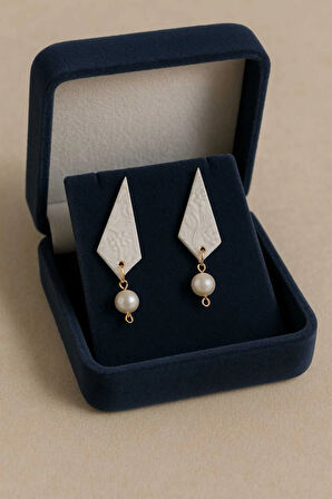 Serel - İnci Detaylı El Yapımı Beyaz Gelin Küpesi | Polimer Kil Minimal Tasarım