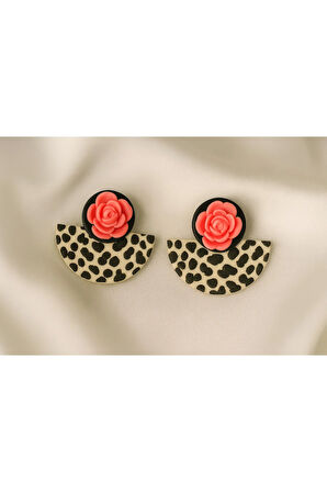 Helia – El Yapımı Leopar Desenli Gül Detaylı Küpe | Lu Atelier