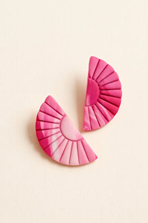 Ebruli El Yapımı Polimer Kil Küpe – Pembe Yarım Daire Tasarım, Modern ve Şık Aksesuar