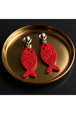 Marina El Yapımı Balık Figürlü Polimer Kil Küpe – Mavi & Kırmızı Renk Seçenekleri, Işıltılı