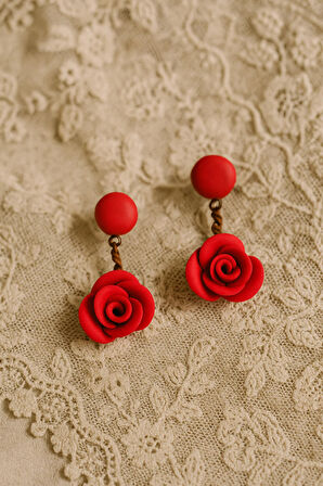 Lilly Rose El Yapımı Kırmızı Gül Detaylı Tasarım Polimer Kil Küpe