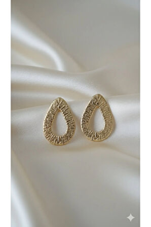 Lustre El Yapımı Dokulu Altın Renk Küpe – Zarif ve Şık Tasarım