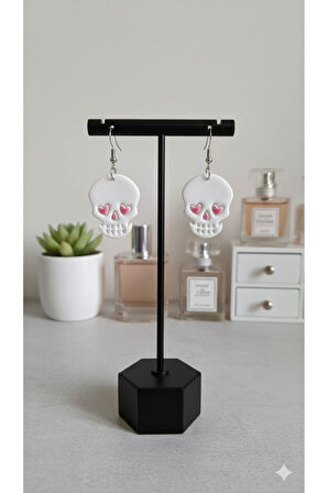Skull Amour El Yapımı Polimer Kil Küpe – Kalp Gözlü Kafatası Tasarım – Gotik & Sevimli Konsept Küpe