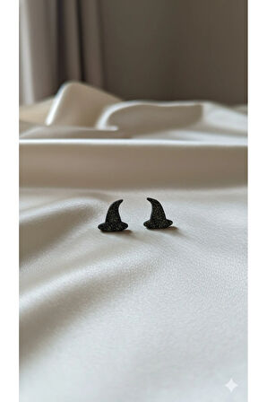 Midnight Witch El Yapımı Polimer Kil Küpe – Siyah Simli Şapka Tasarım