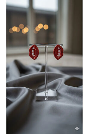 Bloody Kiss El Yapımı Polimer Kil Küpe – Vampir Dişi Tasarım – Kırmızı Simli Gotik Küpe