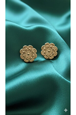 Fioréa El Yapımı Polimer Kil Küpe – Altın Çiçek Form Tasarım – Klasik ve Zarif Model