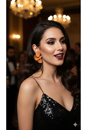 Camélia El Yapımı Polimer Kil Küpe – Turuncu Çiçek Tasarım – Altın Detaylı Zarif Model