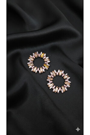 Cléa El Yapımı Işıltılı Küpe – Renkli Taş Detaylı Altın Halka Model – Şık ve Zarif Tasarım