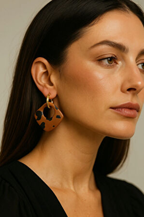 Leopar Desenli Altın Halkalı El Yapımı Küpe | Modern & Şık Tasarım –