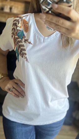 V Yaka %100 Pamuk Tişört Yaprak Nakış ve Pul Payet İşlemeli T-Shirt