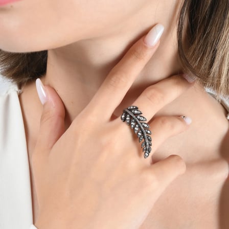 0.95 Karat Elmas Yüzük, Yaprak Figürlü, Doğal Elmas, Sertifikalı Mücevher, Sarı Altın
