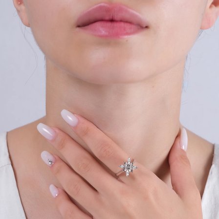 0.05 Karat Pırlanta Yüzük, Kartanesi Motifli, Doğal Pırlanta, Sertifikalı Mücevher, Beyaz Altın