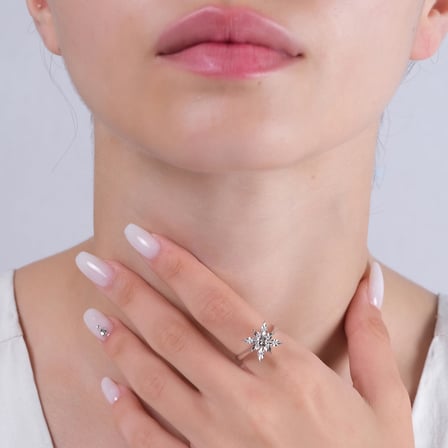 0.05 Karat Pırlanta Yüzük, Kartanesi Motifli, Doğal Pırlanta, Sertifikalı Mücevher, Sarı Altın