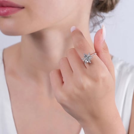 0.49 Karat Pırlanta Yüzük, Kar Tanesi Figürlü, Doğal Pırlanta, Sertifikalı Mücevher, Beyaz Altın