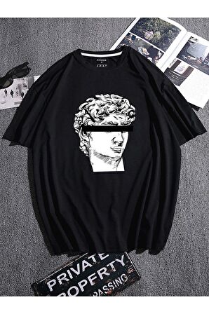 Unisex Gözü Bağlı Kadın Figürü Baskılı Tshirt