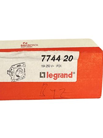 Legrand Valena 774420 Priz Beyaz (Çerçeve Dahil)