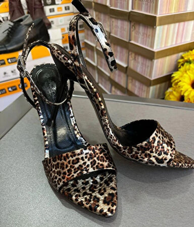 2025 TOP MODEL LEOPAR RUĞAN KELEBEK 10 CM TOPUKLU AYAKKABI MUHTEŞEM GECE-GÜNDÜZ