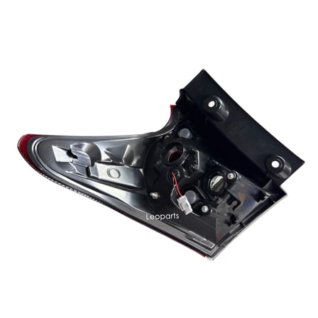 Leoparts Toyota Auris Stop Lambası Dış Sağ 2015-2019 81551-02A60