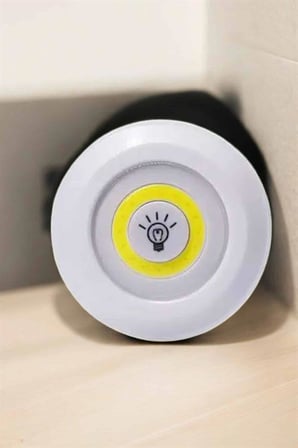 Spot Lamba Led Işık 3'lü Uzaktan Kumandalı Pilli Yapışkanlı Kablosuz Yeni Nesil - Lisinya