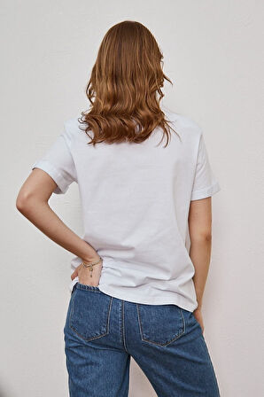 Kadın Beyaz Bisiklet Yaka Pamuklu Oversize T-shirt Lkr10242