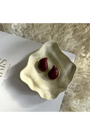 Damla Formlu Vintage Küpe - VIP Kararmayan Gold Çerçeveli Antialerjik Reçine Taşlı Şık Küpe