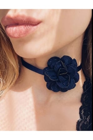 Lacivert Saten Gül Figürlü Şerit Choker Kolye - Lacivert Taş Detaylı Trend Boyunluk Kadın Choker