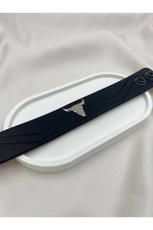 Siyah Boğa Figürlü Geniş Deri Bileklik – Erkek Retro Tarz Ayarlanabilir Deri Bilezik