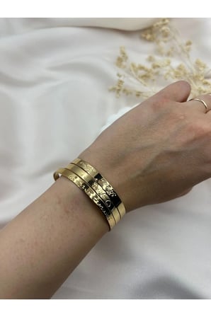 Gold Renk Minimal Yazı Detaylı Ayarlanabilir Metal Bileklik Seti – Şık ve Zarif Kadın Bilezik
