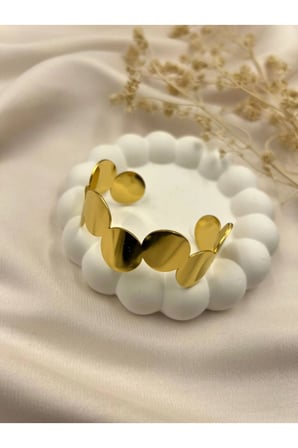Altın Renk Modern Oval Plaka Detaylı Kadın Bileklik – Ayarlanabilir Şık Metal Bilezik
