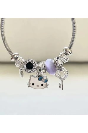 Hello Kitty Figürlü Dolu Charm Kelepçe Bileklik – Gümüş Renk Kararmaz Çelik Y2K Kadın Bilekliği