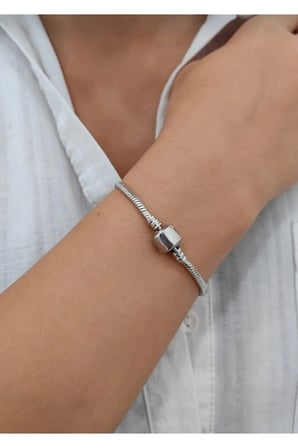 Sade Silindir Klipsli Yılan Zincir Charm Bileklik – Gümüş Renk Kararmaz Çelik Minimalist Bileklik