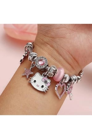 Pembe Hello Kitty Figürlü Dolu Charm Kelepçe Bileklik – Gümüş Renk Kararmaz Çelik Özel Kutulu Bileklik
