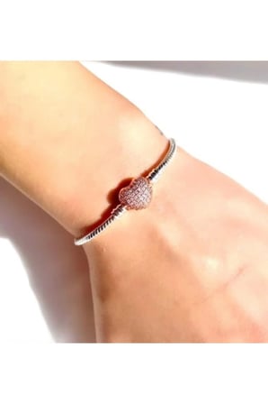 Pembe Taşlı Rose Gold Kalp Klipsli Charm Bileklik – Gümüş Renk Kararmaz Çelik Kadın Bilekliği