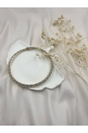 Altın Renk Işıltılı Taşlı Choker Kolye – Zarif, Işıltılı ve Şık Tasarım