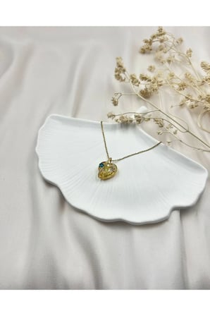 Altın Kaplama Kalp Formu Kolye – Işıltılı Kristal Taşlı, Zarif ve Romantik Tasarım