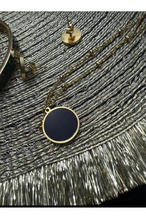 Siyah Taşlı Yuvarlak Madalyon Vintage Kolye – 14K Gold Kararmaz Çelik Toplu Zincir Kadın Kolye