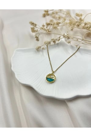 Mavi Deniz İçinde Altın Balina Figürlü Gold Çelik Kolye – Kararmaz Paslanmaz Şık Kadın Takı