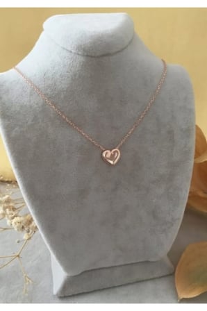 Minimal Kalp Kolye – Rose Gold Kararmaz Çelik Zarif Günlük Kadın Kolyesi