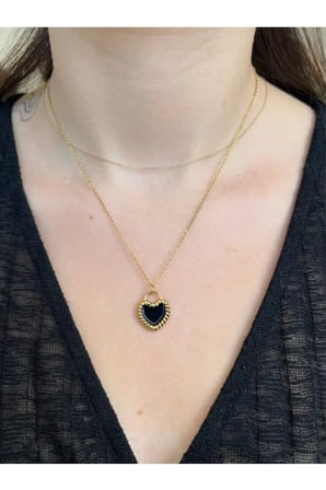 Burgu Kenarlı Siyah Kalp Kolye – 14K Gold Kararmaz Çelik Top Zincirli Vintage Kadın Kolyesi