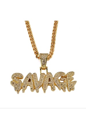 Savage Yazılı İced Out Kolye – 14K Gold Kararmaz Çelik Zirkon Taşlı Sokak Stili Unisex Kolye