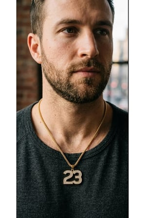 23 Numara İced Out Kolye – 14K Gold Kararmaz Çelik Zirkon Taşlı Unisex Spor ve Sokak Stili Kolye