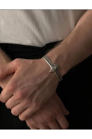 Kartal Figürlü Kelepçe Bileklik – Tamamı Eskitme Gümüş Renk Kararmaz Çelik Erkek Bilekliği