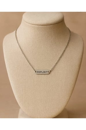 Çelik Plaka Yazılı Kolye - Gümüş Renk Kazıma İnce Zincirli Minimal Kararmaz Unisex Kadın Erkek Kolye