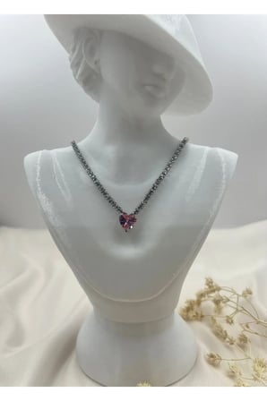 Pembe Kalp Taşlı Işıltılı Kolye – Zarif ve Modern Tasarım Parlak Taşlı Şık Kolye