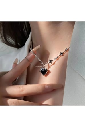 Siyah Kalp Yıldız Detaylı Gümüş Renk Çelik Kolye – Kararmaz İkili Katmanlı Gotik Kadın Kolyesi