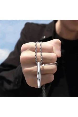 Kıvrımlı Dikey Çubuk Kolye – Gümüş Renk Kararmaz Çelik Minimal Erkek Kolyesi