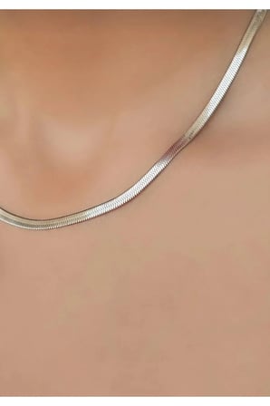 İtalyan Yassı Ezme Zincir Kolye – Gümüş Renk Kararmaz Çelik Klasik Kalın Kadın Kolyesi